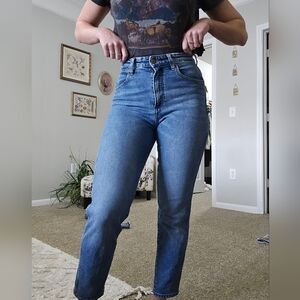 Women's High-Rise Blue Jeans — Slim Straight Fit